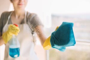 Diferenças entre o serviço de limpeza terceirizada e CLT
