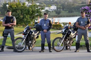 Profissionais de segurança que conhecem as tendências de segurança patrimonial